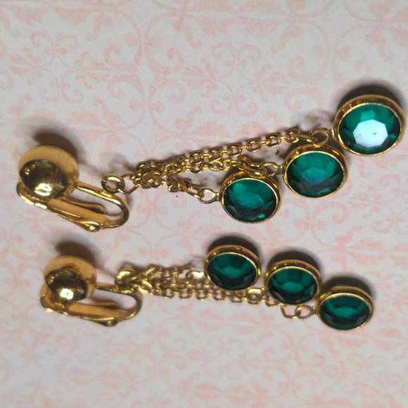 3/$31 Vintage emerald green crystal dangle earrings clip on St Patrick's day - Picture 3 of 5